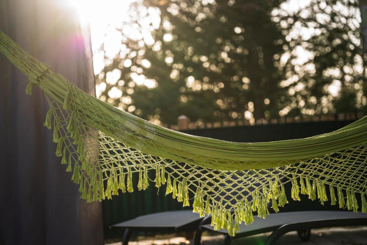 Charmante Cabane Dans Les Arbres Avec Jacuzzi Et Sauna Boismorand Exterior foto