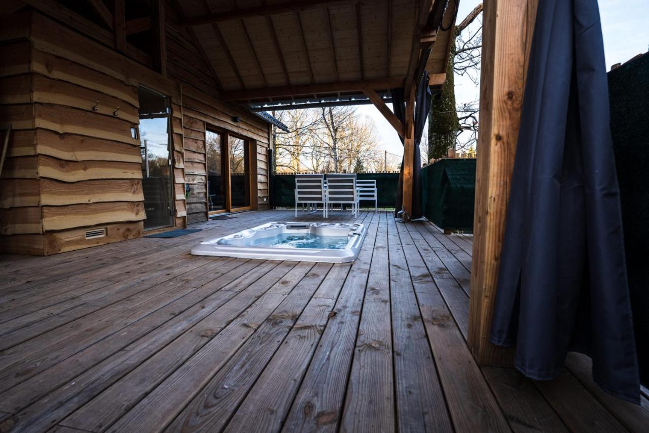 Charmante Cabane Dans Les Arbres Avec Jacuzzi Et Sauna Boismorand Exterior foto